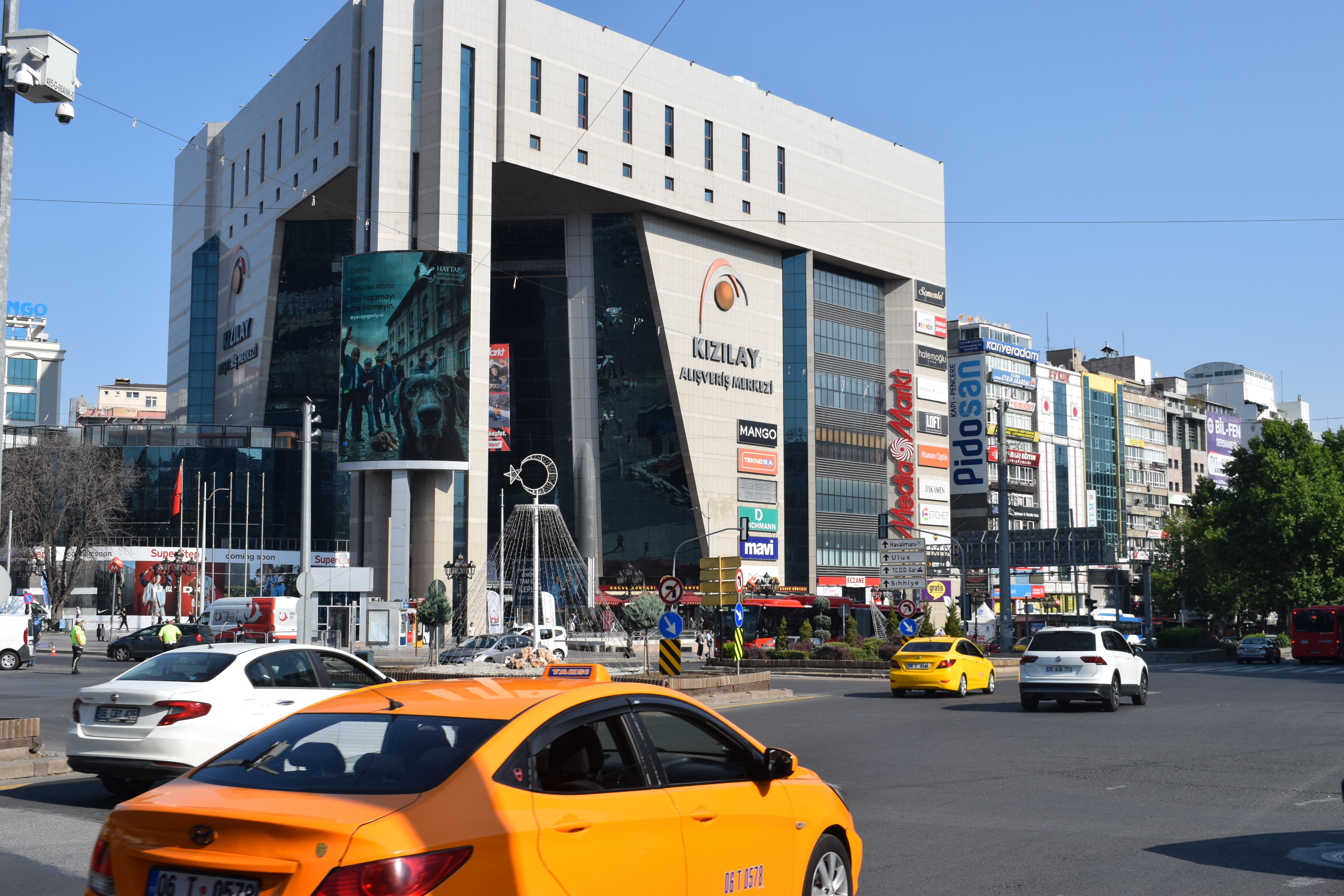 Ankara Kızılay Meydanında Dev Elektronik Ekranlarda Yayındayız - 2024