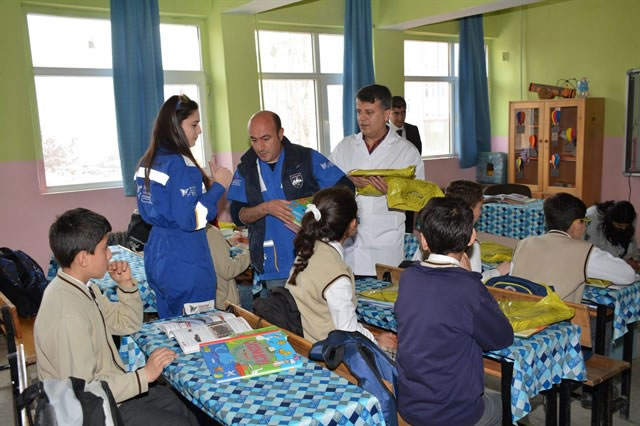 Haytap olarak Hakkari’de Çocuklara Kitap Dağıttık