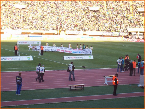 Haytap Afişleri Futbol Sahalarında