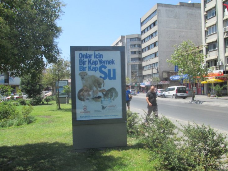 Konak Belediyesi 35 Farklı Yere Haytap’ın Bir Kap Su ve Yemek Bildboarları Koydu