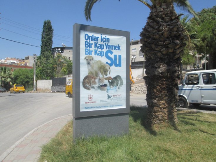 Konak Belediyesi 35 Farklı Yere Haytap’ın Bir Kap Su ve Yemek Bildboarları Koydu