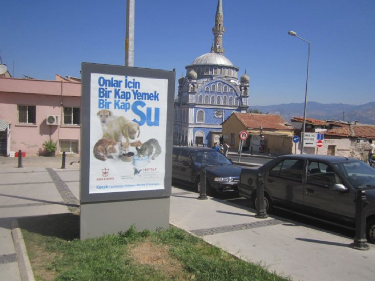 Konak Belediyesi 35 Farklı Yere Haytap’ın Bir Kap Su ve Yemek Bildboarları Koydu