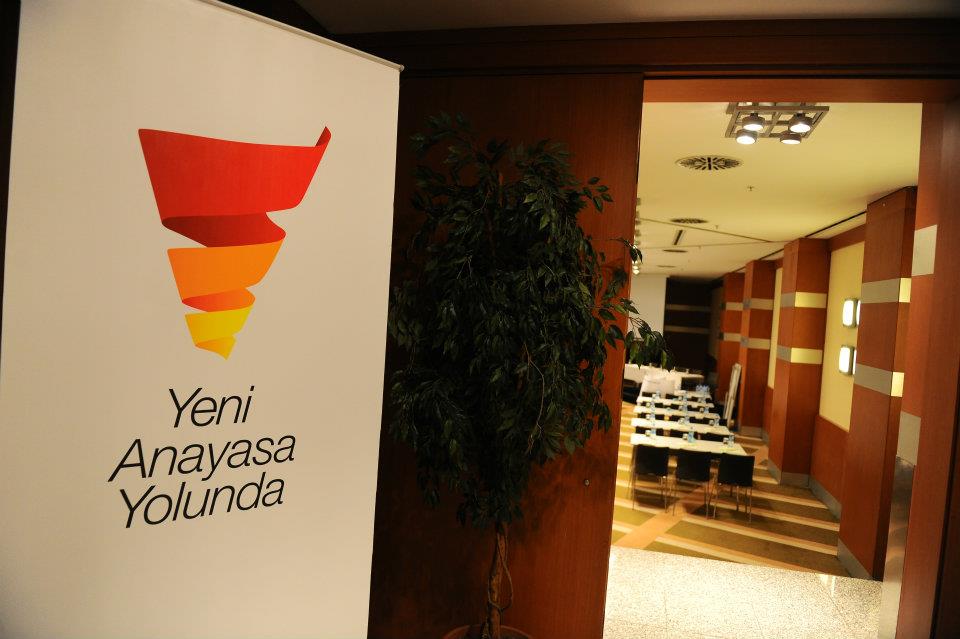 ’’Yeni Anayasa Yolunda Biz’’ Konferansı